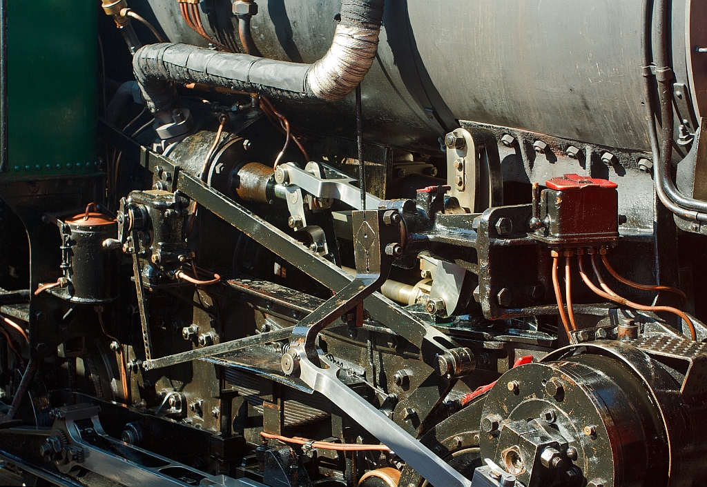 Detailfoto der Kohle befeuerten BRB 6 am 01.10.2011 hier auf der Bergstation Brienzer Rothorn Kulm (2244 m . M.).  Bei der kleinen Lok mu sich sehr viel bewegen.