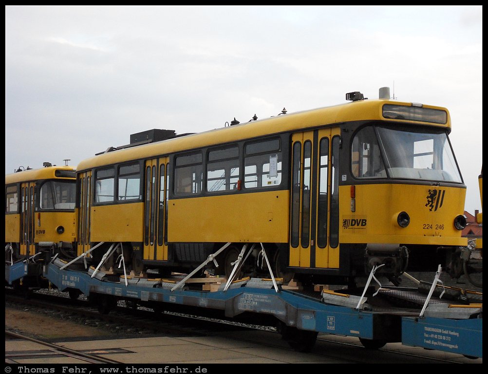 Deutschland - Dresden, weitere Tatras bereit zum Abtransport nach Dnepropetrovsk, 04.04.2011
