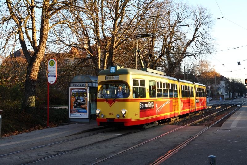Deutschland - Karlsruhe - Haltestelle  Durlacher Tor  im November 2009
