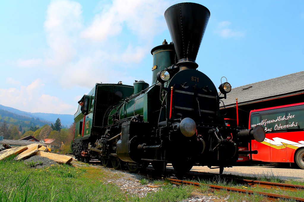 Deutschlandsberg am 21.April 2013. Verschub mit Regina auf Gleis 9. So wird die alte Dame der Sdbahnreihe 29 mit der Ordnungsnummer 671 liebevoll genannt.