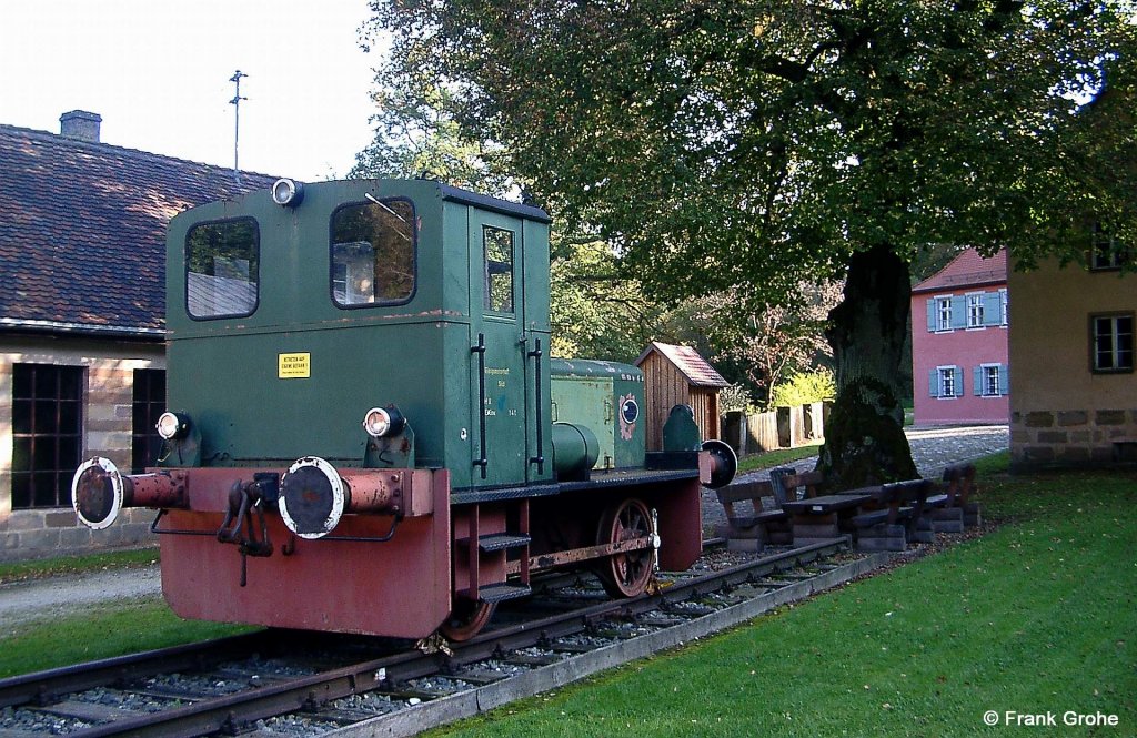 Deutz Regelspur-Lokomotive vom Typ A4L514 R als Denkmal am historischen Eisenhammer Eckersm�hlen bei Roth, fotografiert am 07.10.2007 --> Die Lok wurde 1957 mit der Fabr.-Nr. 56561 gebaut, fuhr f�r die Gleisgemeinschaft S�d N�rnberg, kam in den 90iger Jahren zum Verkehrsmuseum N�rnberg und steht seit 2006 in Eckersm�hlen. 