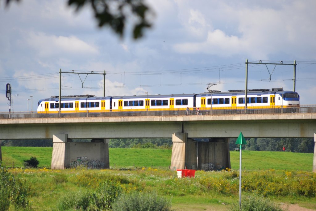 DEVENTER (Provinz Overijssel), 19.08.2011, Sprinter Plan Y auf der IJsselbrücke

