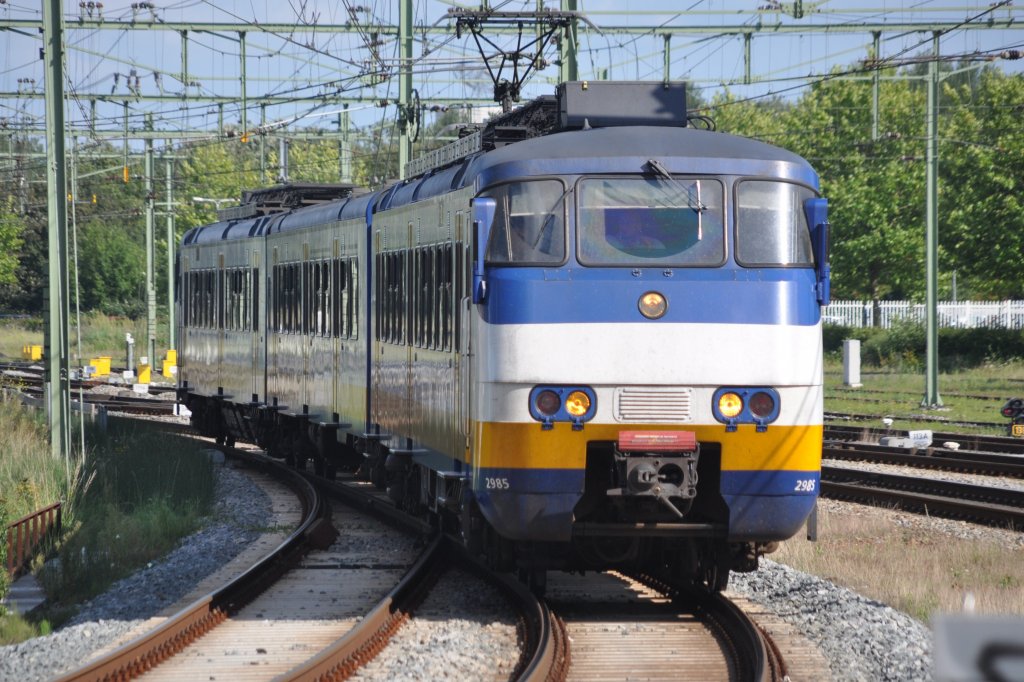 DEVENTER (Provinz Overijssel), Sprinter Plan Y (Wagen 2985) bei der Einfahrt