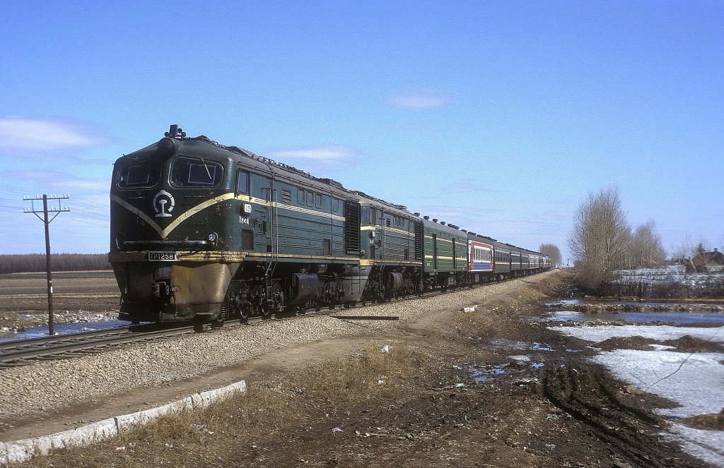 DF1-1248 + 1437  bei Longzhen  09.04.99