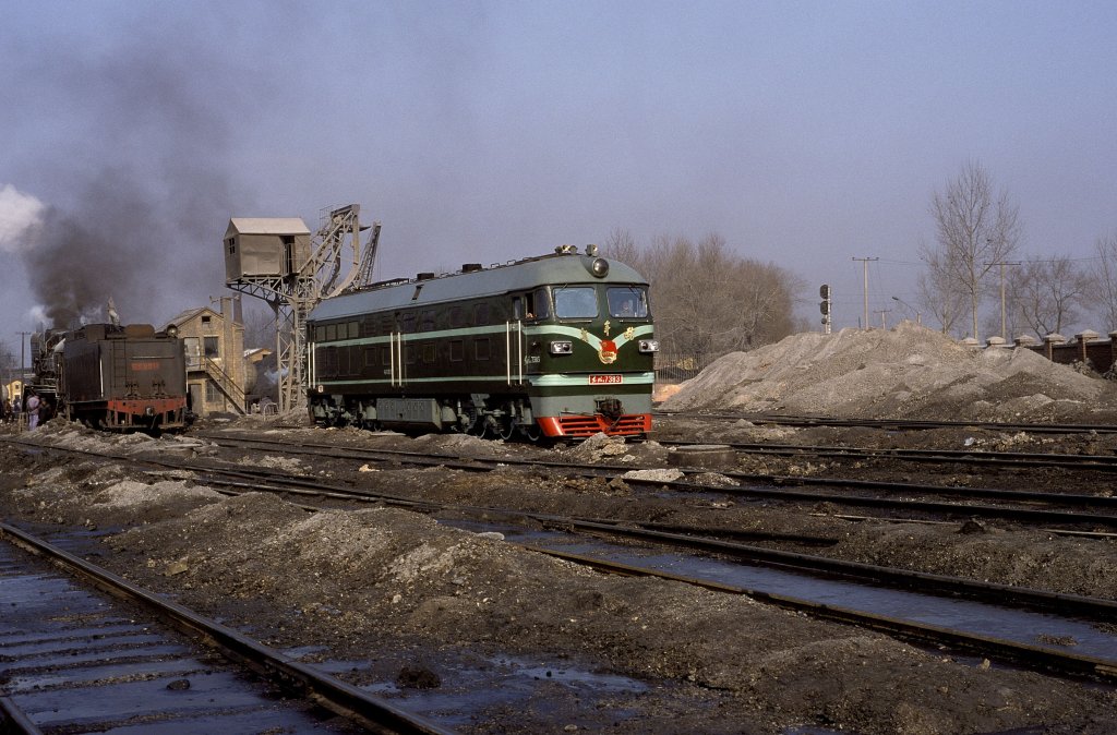 DF4 7383 + JS 8313  Bei an  07.04.99