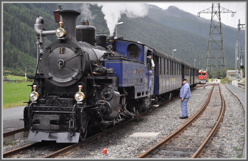 DFB 1 mit Dampfzug 160 steht in Oberwald bereit zur Rckfahrt ber die Furka Bergstrecke nach Realp. (21.07.2011)