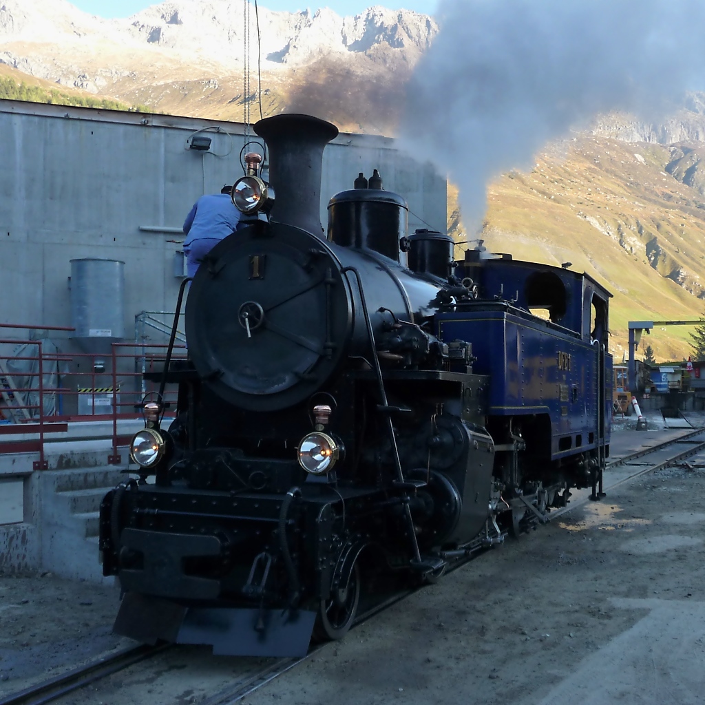 DFB Lok 1  Furkahorn  am frhen Morgen des 2.10.11 im Depot Realp. Das Depot-Gelnde ist frei zugnglich.