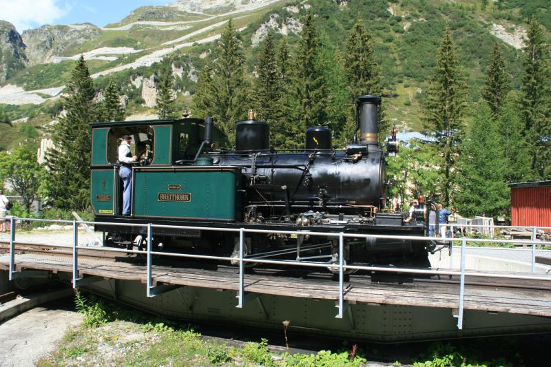 DFB Nr. 7  Breithorn  steht nach anstrengender Bergfahrt durch das Rhonetal auf der Drehscheibe in Gletsch; 21.08.2011