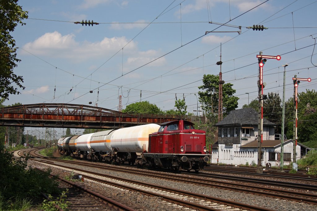 DGEG 212 007 am 14.5.12 mit einem Gaskesslzug in Dsseldorf-Rath.