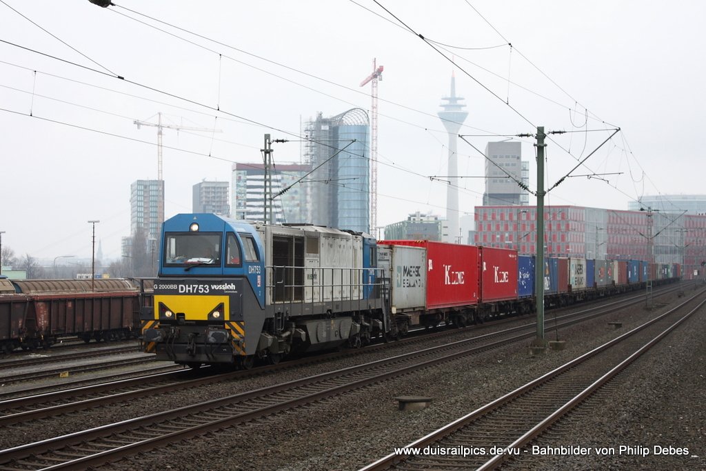 DH753 (HGK) fhrt am 21. Februar 2010 um 11:57 Uhr mit einem Gterzug durch Dsseldorf-Hamm