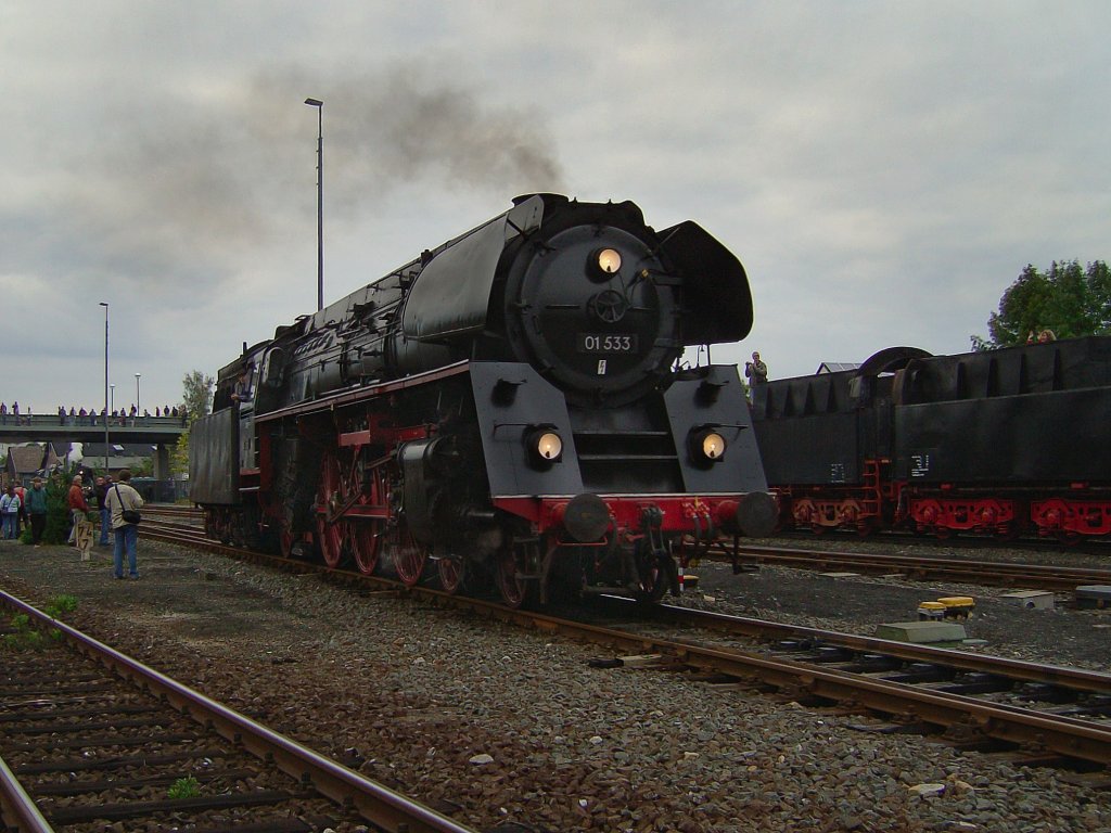 Die 01 533 am 20.09.2008 bei einer Rangierfahrt in Neuenmarkt-Wirsberg. 