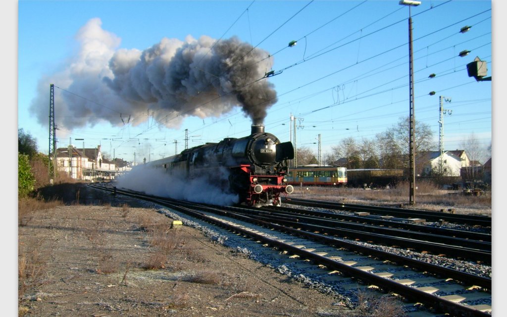 Die 011066 mit Sonderzug nach Alpirsbach.
Am 27.12.09 bei der Ausfahrt aus Rastatt