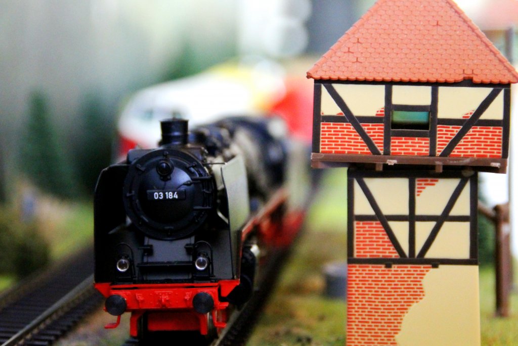 Die 03 184 auf der Anlage. 