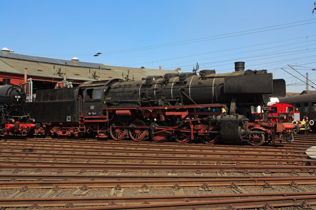 Die 051 724-3 (ex 50 1724)  am 23.04.2011 im Sdwestflische Eisenbahnmuseum in Siegen. 1941 wurde die Lok mit der Fabriknummer 2564 bei Krupp gebaut. Sie war letzte 50er der Deutschen Bundesbahn.