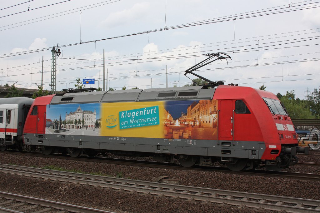 Die 101 001,welche am 31.7.12 noch ihre Klagenfurt Werbung trug bei der Einfahrt in Hamburg-Harburg.