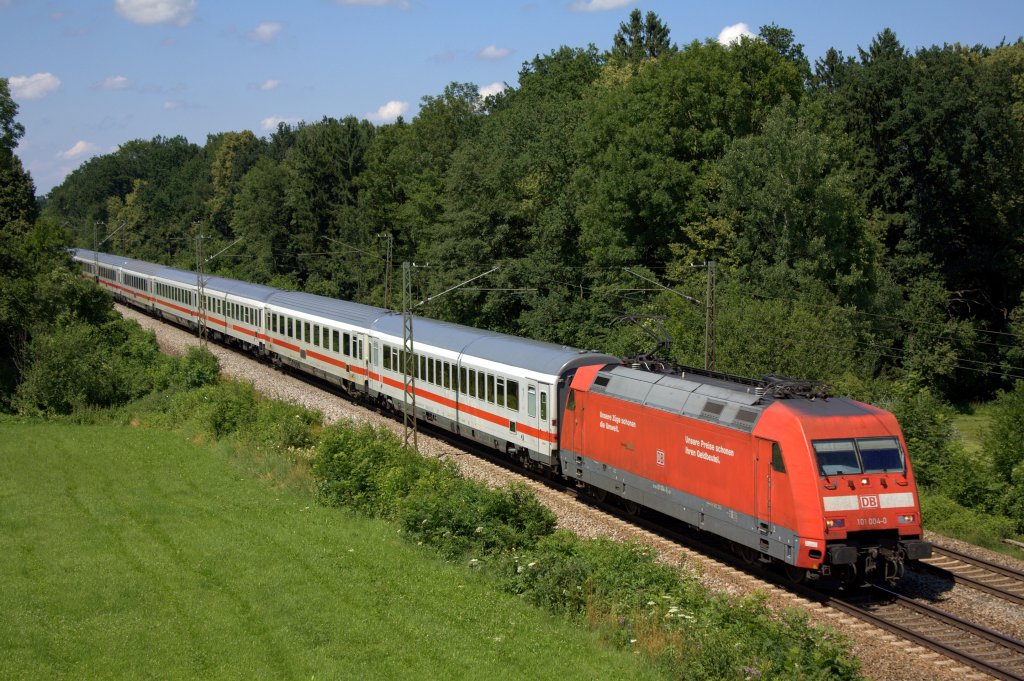 Die 101 004-0 fuhr am 10.07.2012 mit einem IC durch Gutmart.