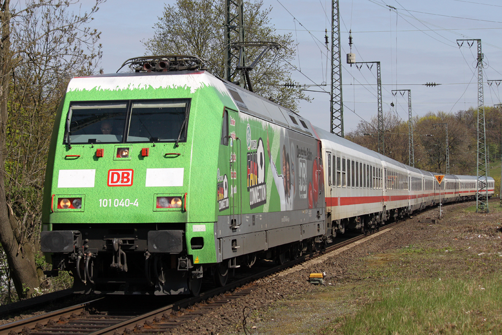 Die 101 040-4 in Kln West am 09,04,10