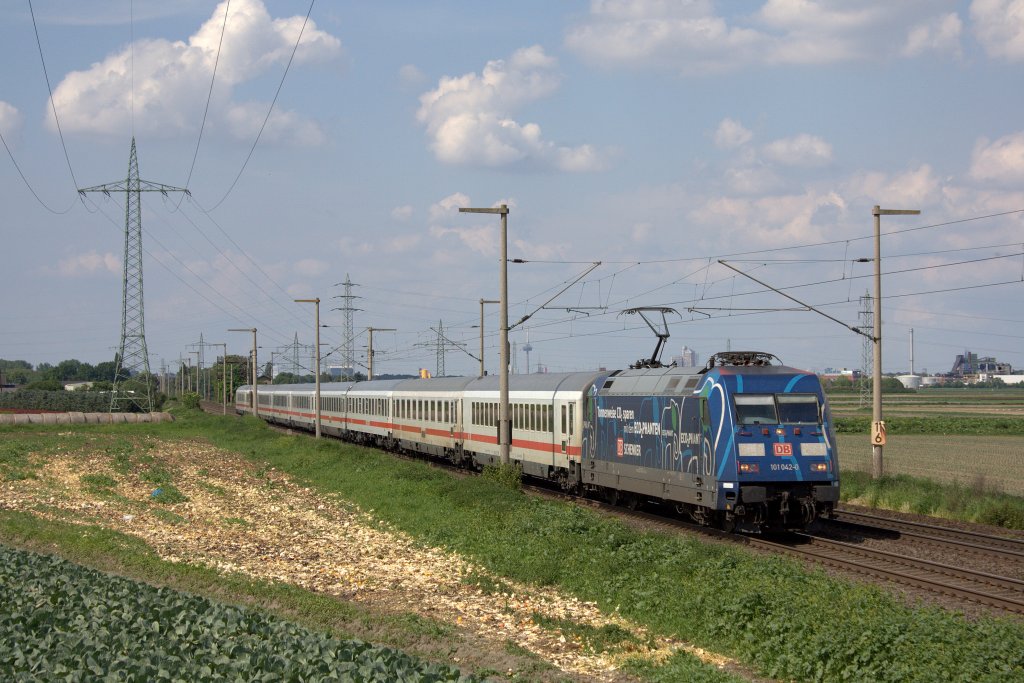 Die 101 042-0 am 20.05.2012 in Hrth-Fischenich.