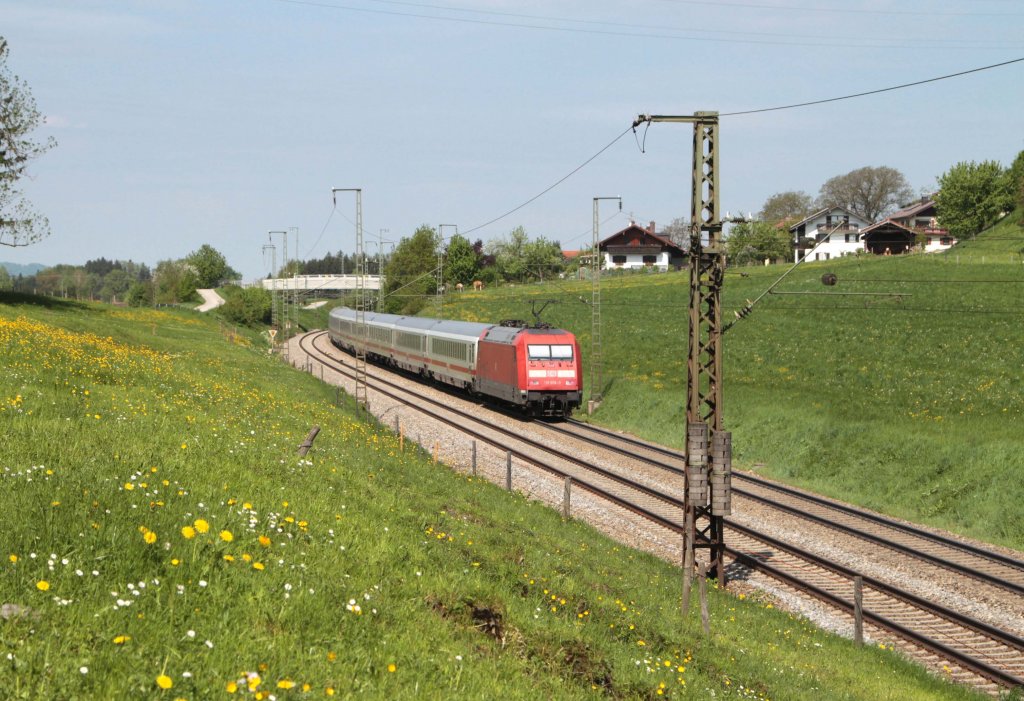 Die 101-058 mit EC 218 von Graz nach Frankfurt bei Stra am 09.05.2013