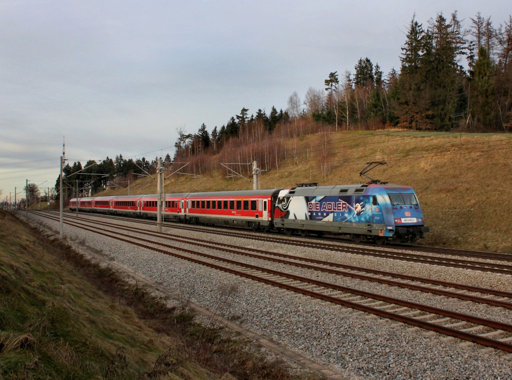 Die 101 070 mit einem RE nach Nrnberg am 31.12.2012 unterwegs bei Unterweilbach.