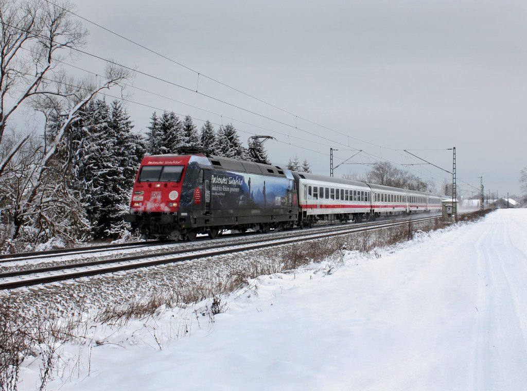 Die 101 083 mit dem IC Rottalerland am 19.01.2013 unterwegs bei Langenisarhofen.