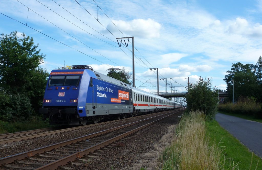 Die 101 100-6 fuhr am 22.07.2012 mit dem IC 135 von Luxemburg nach Norddeich Mole, hier in Leer.