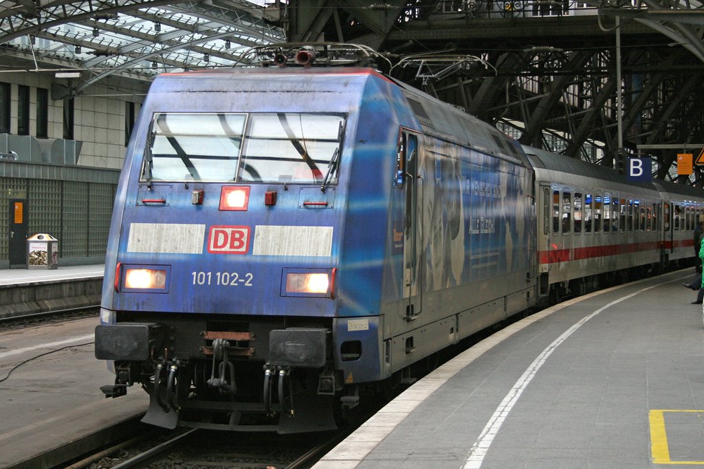 Die 101 102-2 in Kln Hbf am 28,02,10