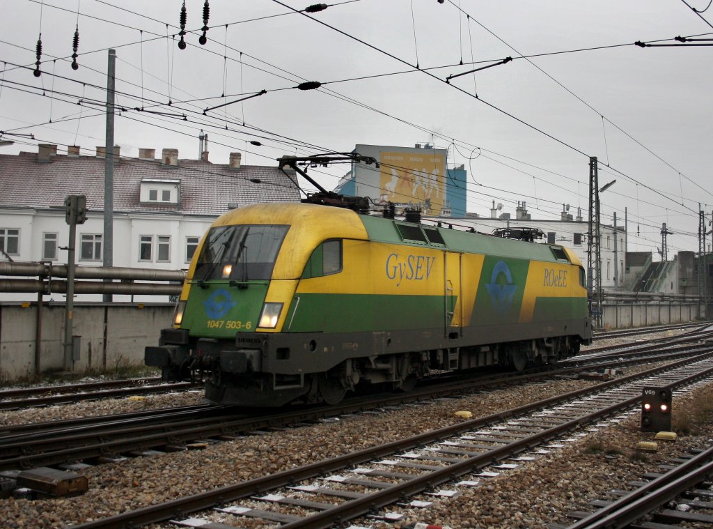 Die 1047 503 am 05.01.2010 bei einer Rangierfahrt in Wien Westbahnhof.