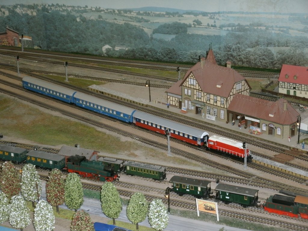 Die 107 rangierte im Bahnhof  Schwarzburg  auf der Sassnitzer Modellbahnanlage am 29.Dezember 2012.