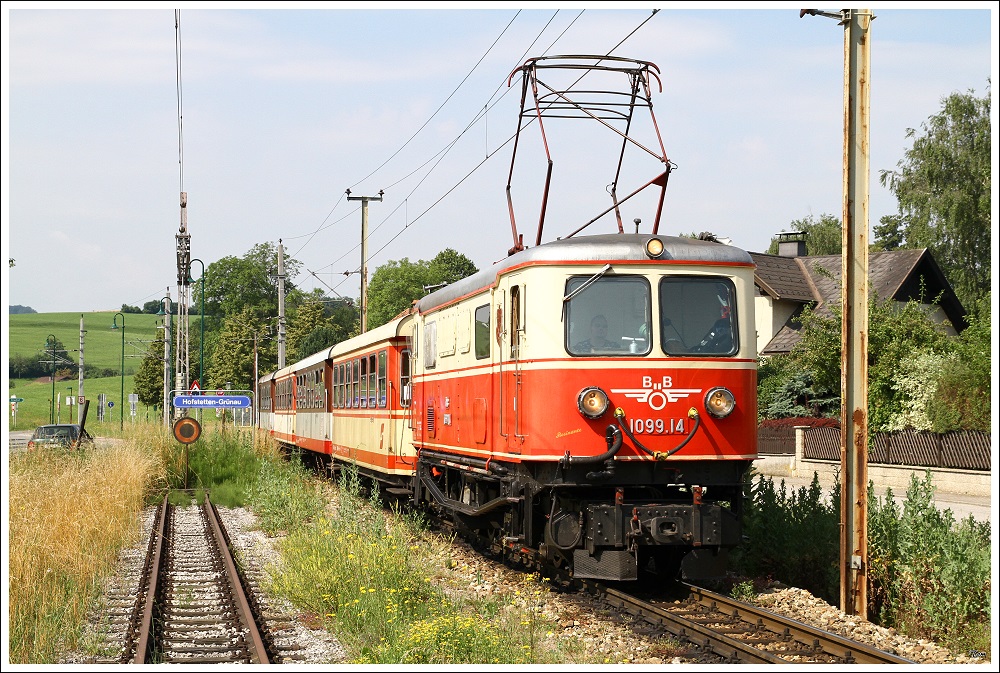 Die 1099.14  Rosinante  fhrt mit R 6802  Mariazeller Land  von Mariazell nach St.Plten. 
Hofstetten-Grnau 4.7.2010