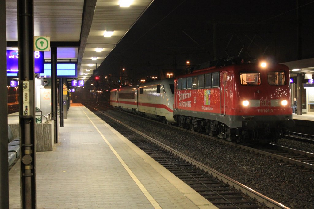 Die 110 169-0 in Fulda Hauptbahnhof, mit dem ICE-S(DB System Technik Minden) im Schlepptau.
