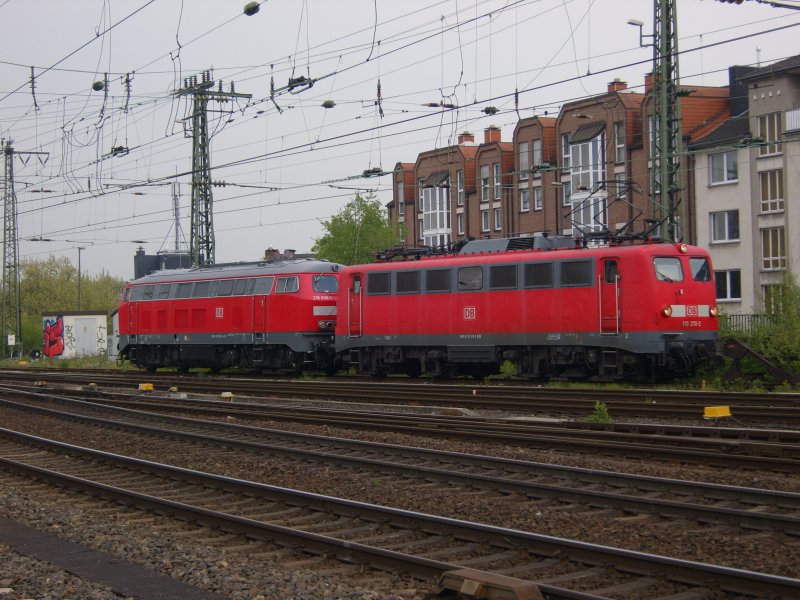 Die 110 210-2 und 218 838-1 standen am 08.05.2010 in Aachen Hbf abgestellt um danach nach K�ln �ber Herzogenrath weiter zu fahren. 