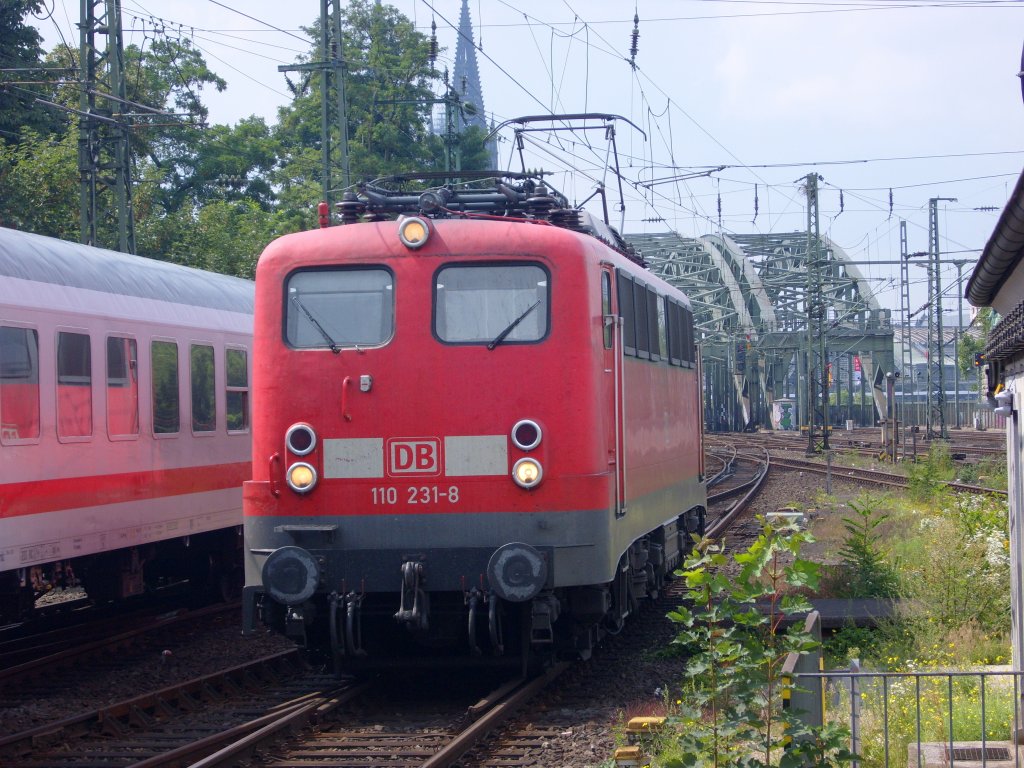 Die 110 231-8 kam am 08.08.2010 Solo durch K�ln Messe/Deutz.