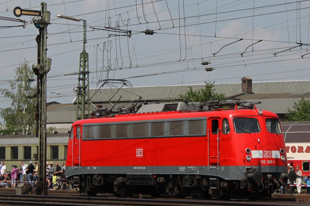 Die 110 300-1 am 21.5.11 bei der Lokparade in Koblenz-L�tzel.