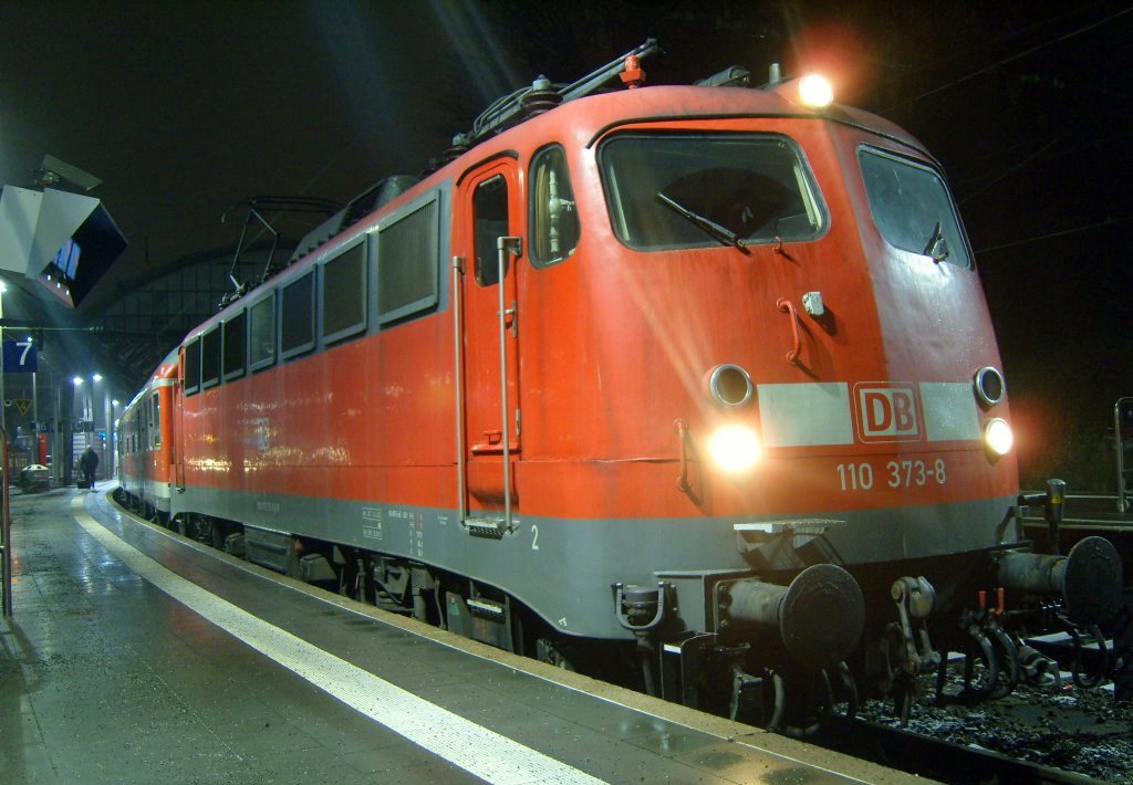 Die 110 373-8 am 25.01.2010 in Aachen Hbf.