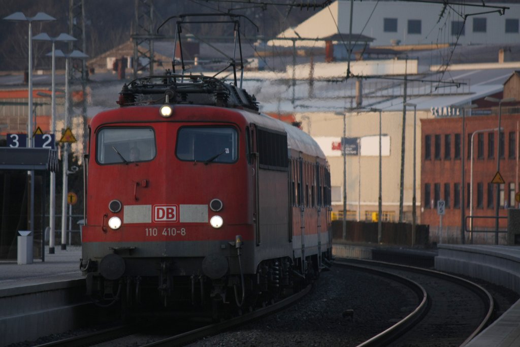 Die 110 410-8 fuhr am 08.03.2011 in Herzogenrath ein.