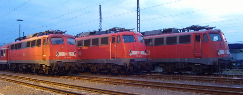 Die 110 415-7 , 110 457-9 und die 110 497-5 stehen am 14.06.2010 in Aachen Rothe Erde.