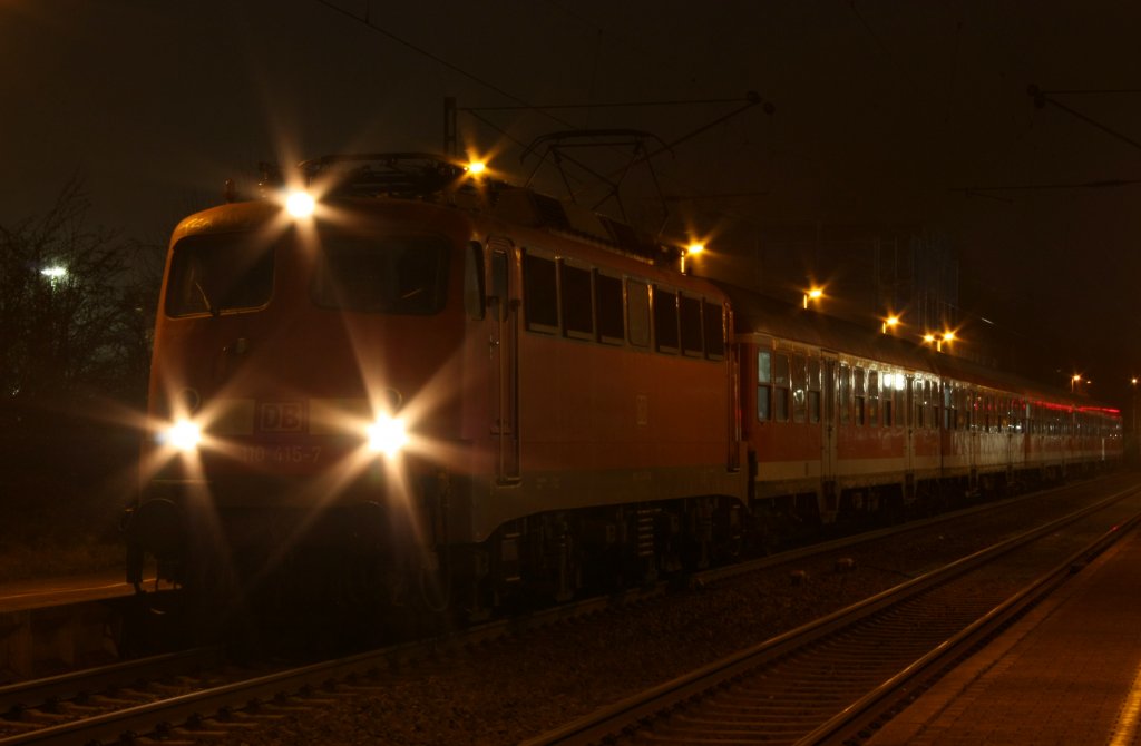 Die 110 415-7 am 16.11.2010 in Geilenkirchen.