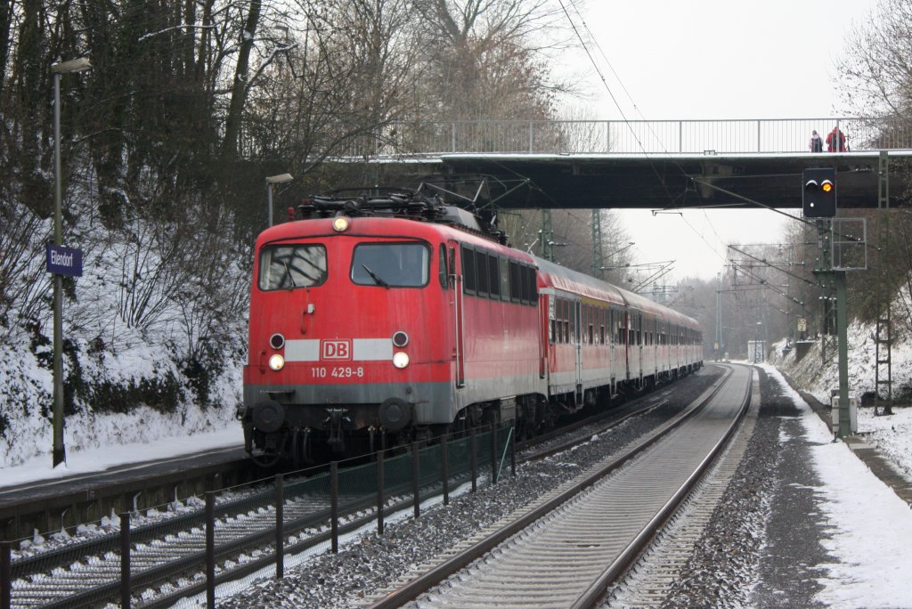 Die 110 429-8 fuhr am 03.12.2010 ganz berraschend durch Eilendorf.