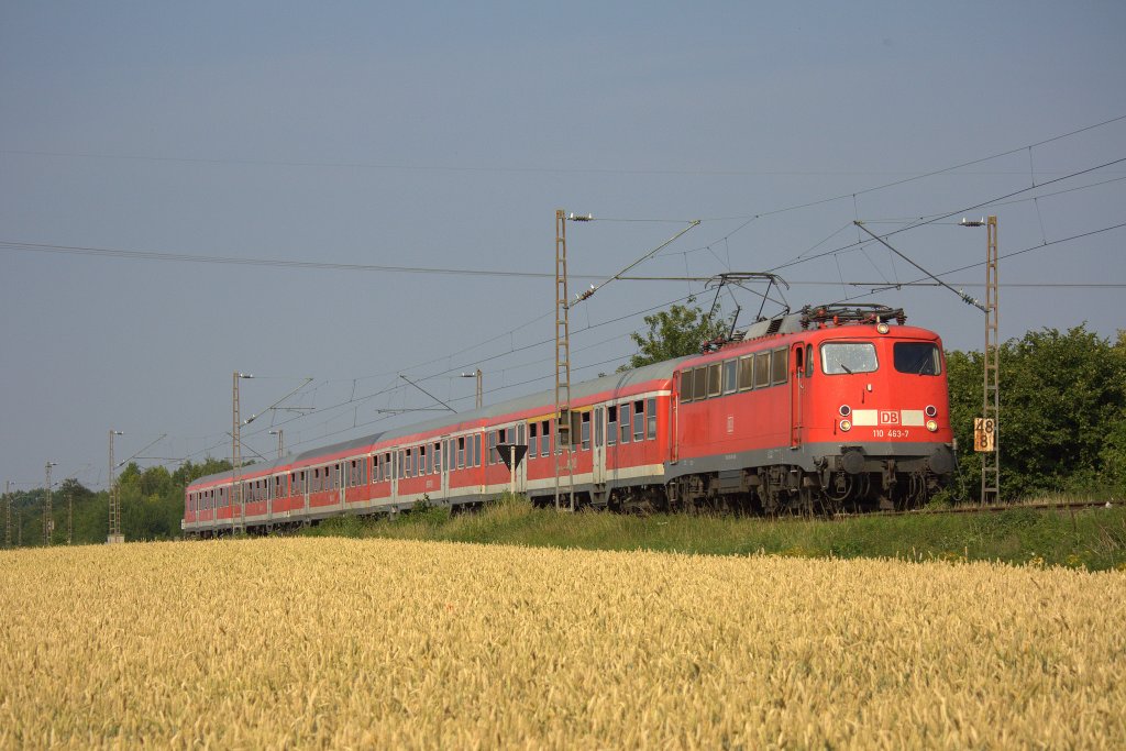 Die 110 463-7 fuhr am 05.07.2011 durch Erkelenz.