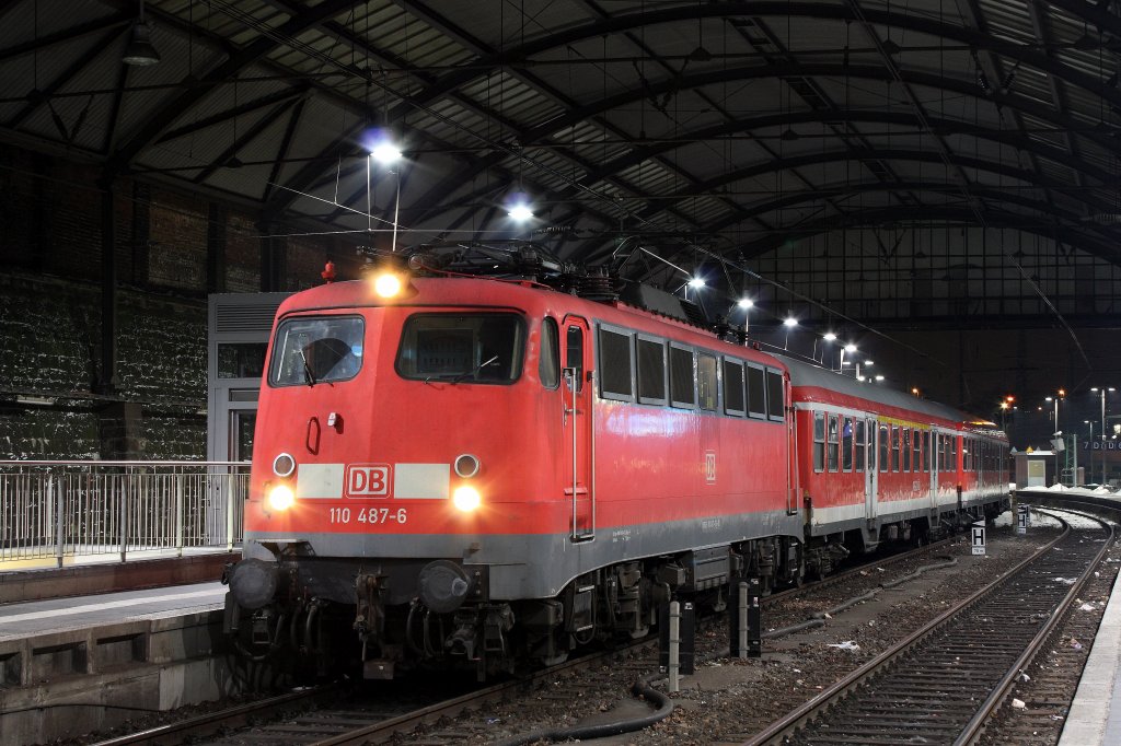 Die 110 487-6 am 07.02.2012 als RE4 (D�sseldorf - Aachen) im Aachener Hbf.