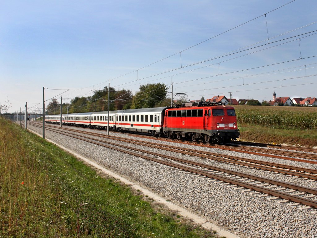 Die 110 497 mit einem Wiesn Sonderzug  am 24.09.2011 unterwegs bei Hattenhofen.