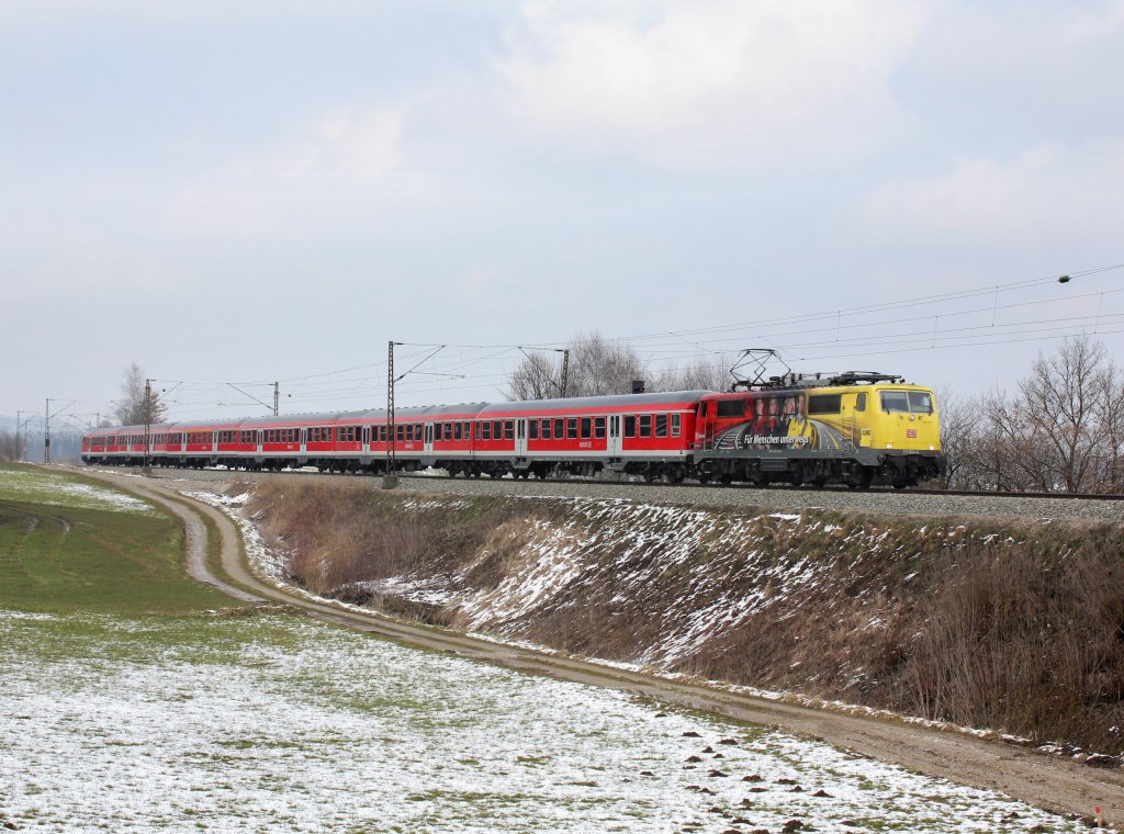 Die 111 024 mit einer RB nach Salzburg am 01.04.2013 unterwegs bei Ostermnchen.