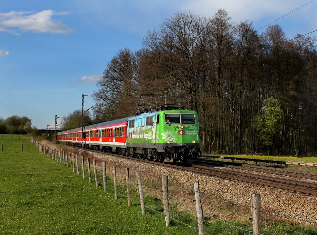 Die 111 039 mit einer Berufsverstrker RB nach Kufstein am 19.04.2012 unterwegs bei Vogl.