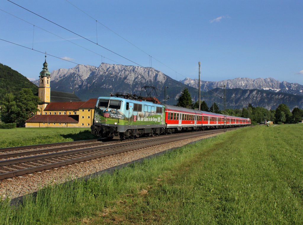 Die 111 039 mit einer RB nach Mnchen am 25.05.2012 unterwegs bei Neideraudorf.