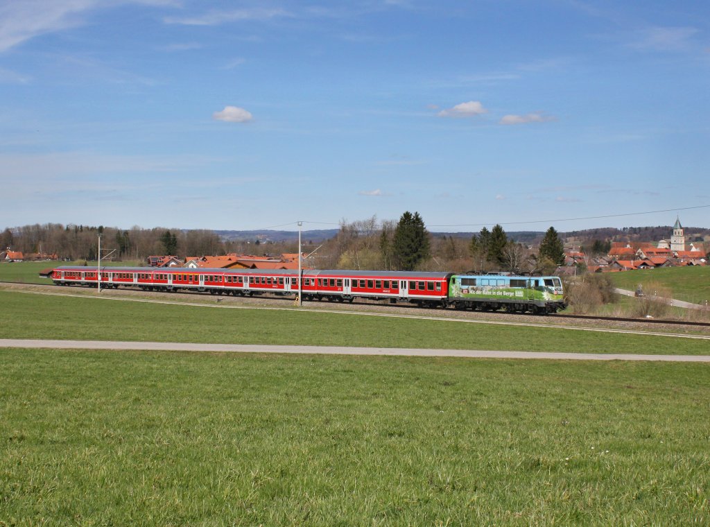 Die 111 039 mit einer RB am 14.04.2013 unterwegs bei Polling.