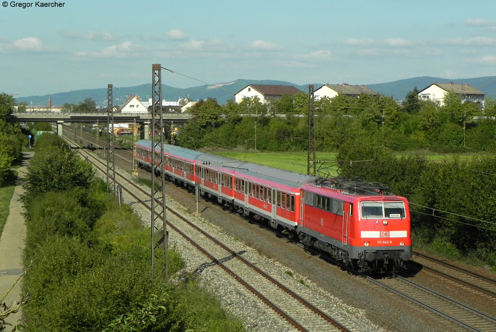 Die 111 042-8 mit der RB 38855 (Mannheim-Karlsruhe) am 15.09.2011 bei Oftersheim.