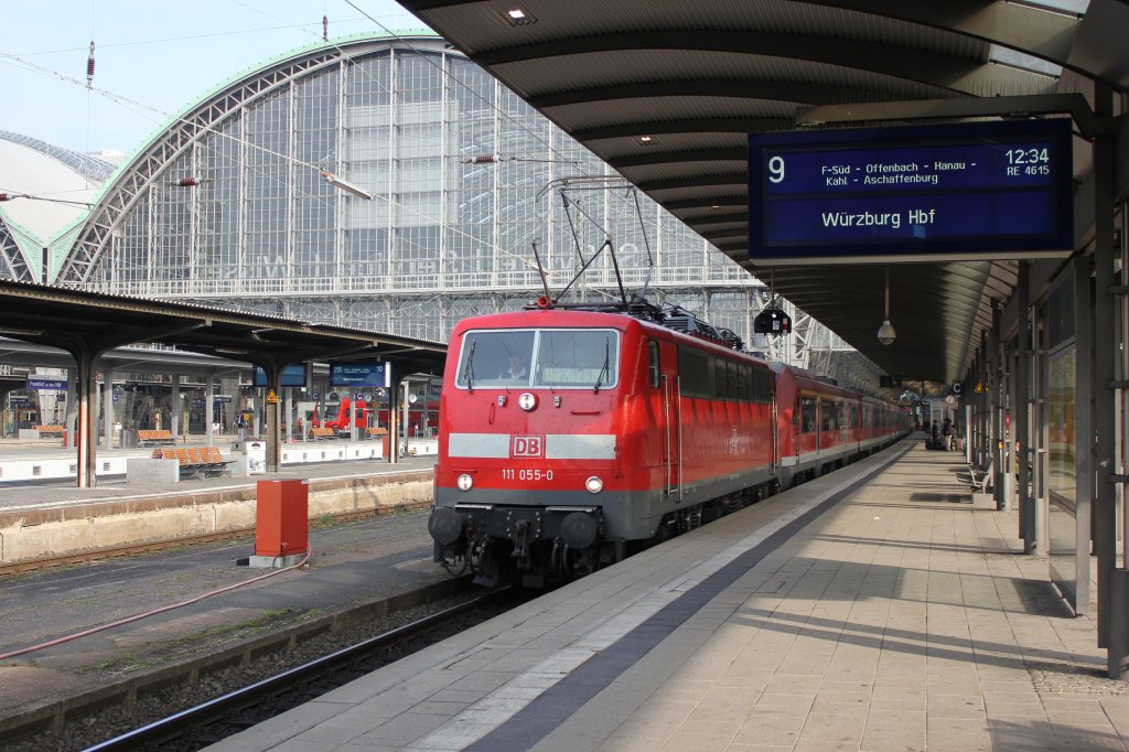 Die 111-055-0 in Richtung Wrzburg HBF auf Gleis 9 im Frankfurter Hauptbahnhof.


Ich hoffe das Bild gefllt euch.