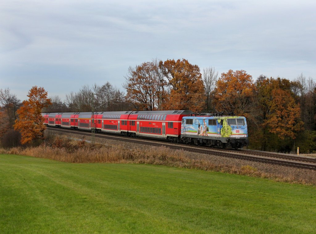 Die 111 066 mit einem RE am 10.11.2012 unterwegs bei Hilperting.