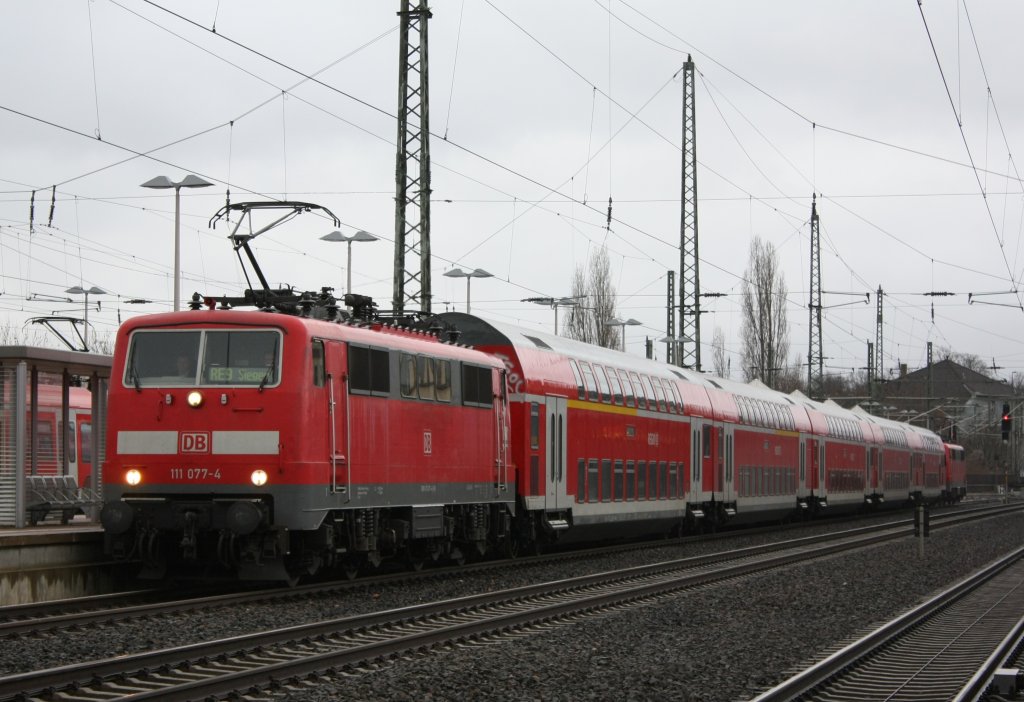 Die 111 077-4 und die 111 079-0 fahren am 12.12.2010 (Fahrplanwechsel) im Sandwich.
Dies wir in der n�chsten Zeit �fter zu beobachten sein.
Hier in D�ren.